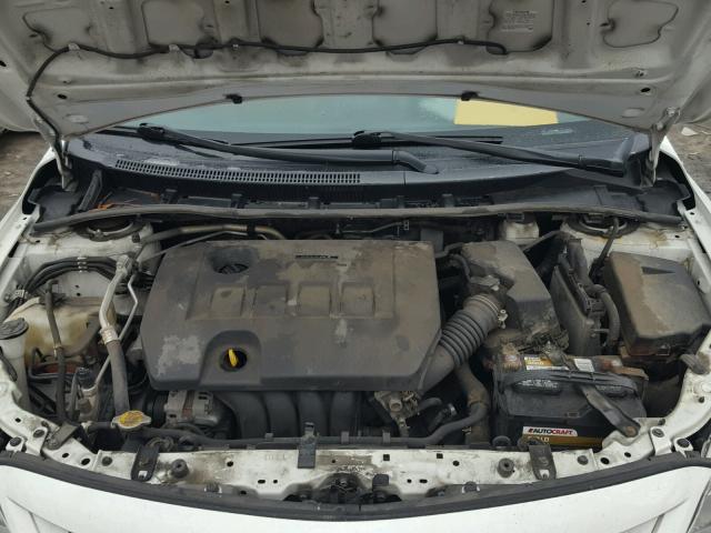 5YFBU4EE3DP190915 - 2013 TOYOTA COROLLA BA WHITE photo 7
