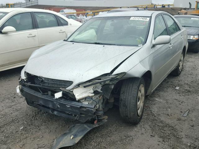 4T1BE32K14U273534 - 2004 TOYOTA CAMRY LE SILVER photo 2