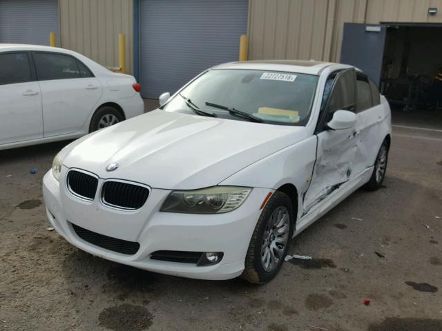 WBAPH73599A172622 - 2009 BMW 328 I WHITE photo 2