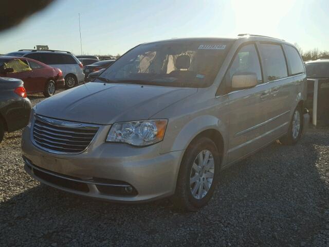 2C4RC1BG4DR711663 - 2013 CHRYSLER TOWN & COU GOLD photo 2