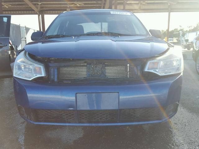 1FAHP35N58W186265 - 2008 FORD FOCUS SE BLUE photo 9