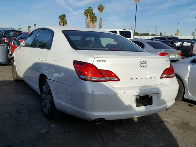 4T1BK36B06U129561 - 2006 TOYOTA AVALON XL WHITE photo 3