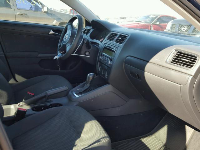 3VW2K7AJ5BM400538 - 2011 VOLKSWAGEN JETTA BASE ლურჯი ფოტო 5