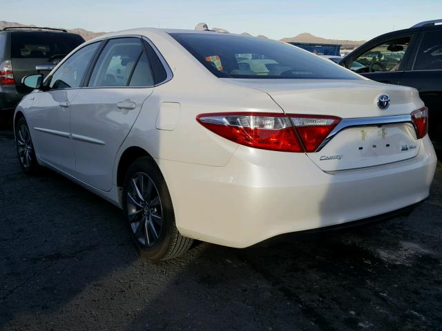 4T1BD1FK4FU141761 - 2015 TOYOTA CAMRY HYBR WHITE photo 3