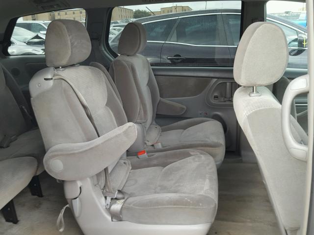 5TDZA23C86S582053 - 2006 TOYOTA SIENNA CE SILVER photo 6