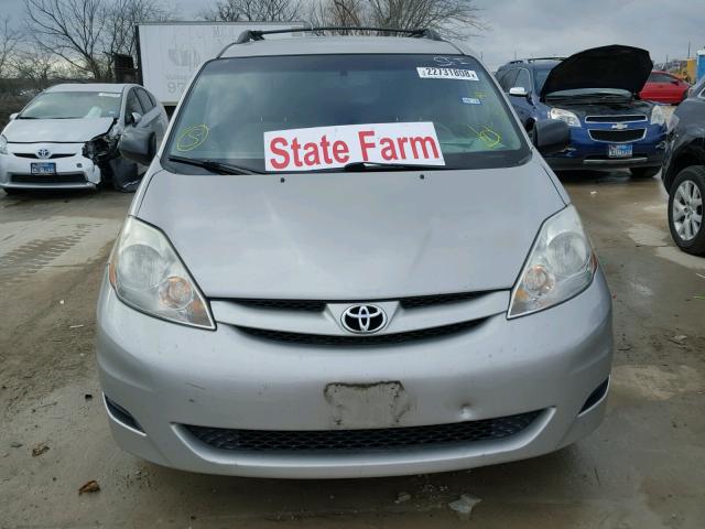 5TDZA23C86S582053 - 2006 TOYOTA SIENNA CE SILVER photo 9