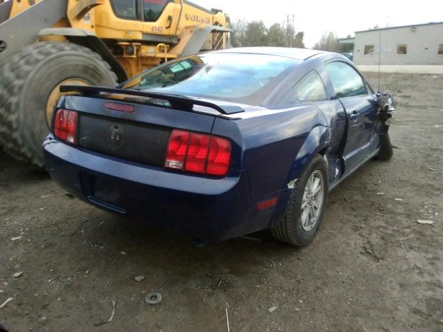 1ZVFT80NX65130226 - 2006 FORD MUSTANG BLUE photo 4