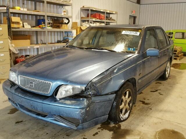 YV1LS5573W1515890 - 1998 VOLVO S70 BLUE photo 2