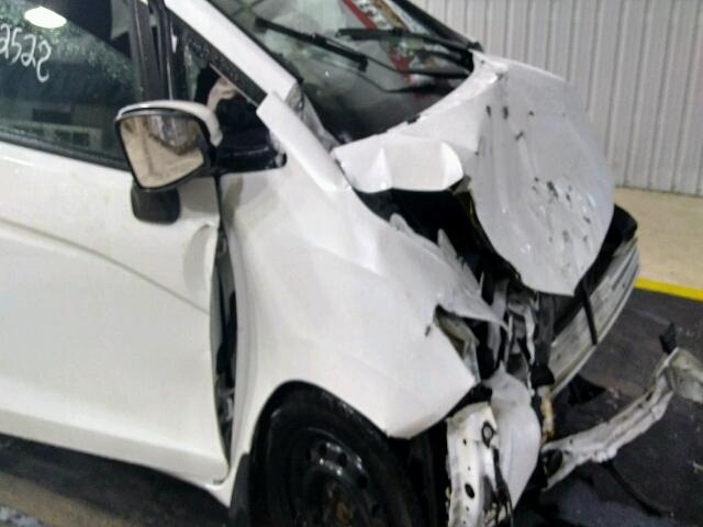 3HGGK5H58GM102564 - 2016 HONDA FIT LX WHITE photo 9