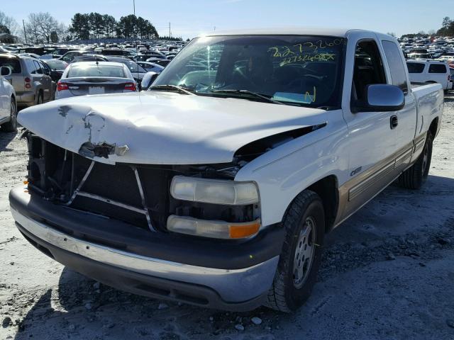 2GCEC19V521132888 - 2002 CHEVROLET SILVERADO WHITE photo 2