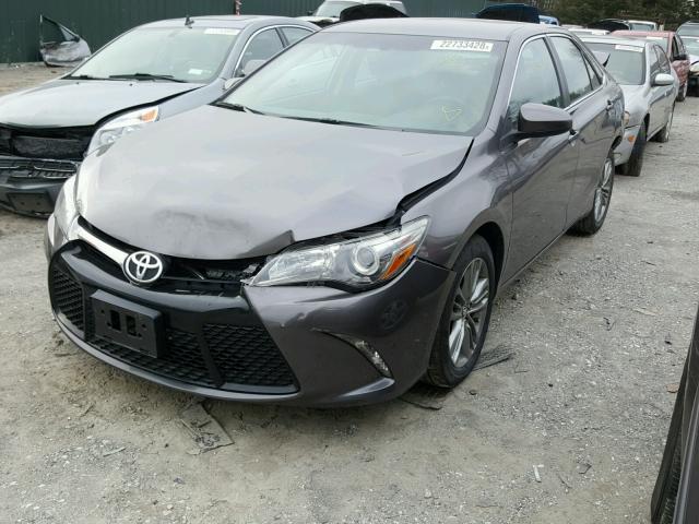 4T1BF1FK2FU038431 - 2015 TOYOTA CAMRY LE GRAY photo 2