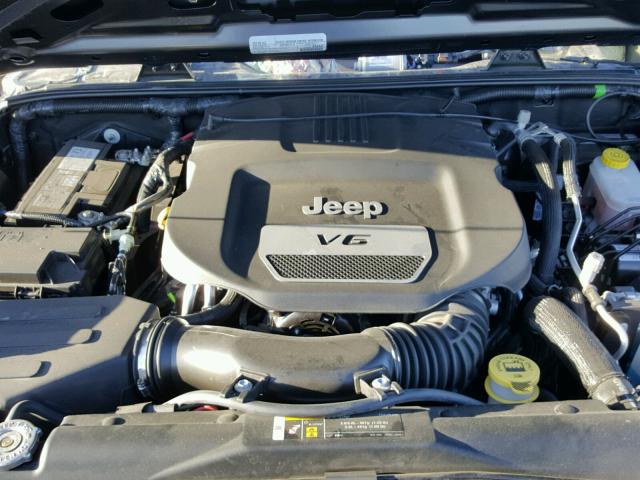 1C4BJWDG6HL690766 - 2017 JEEP WRANGLER U GRAY photo 7