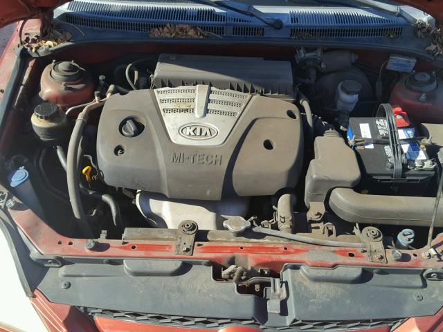 KNADC125056375105 - 2005 KIA RIO RED photo 7