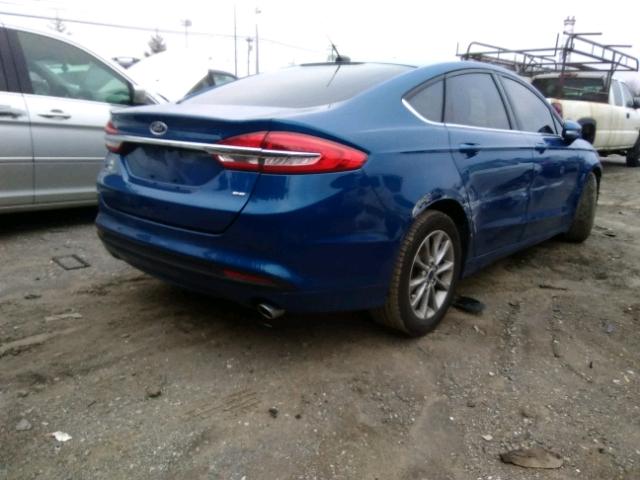 3FA6P0H72HR175746 - 2017 FORD FUSION SE BLUE photo 4