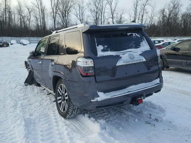 JTEBU5JR7J5484644 - 2018 TOYOTA 4RUNNER SR SILVER photo 3