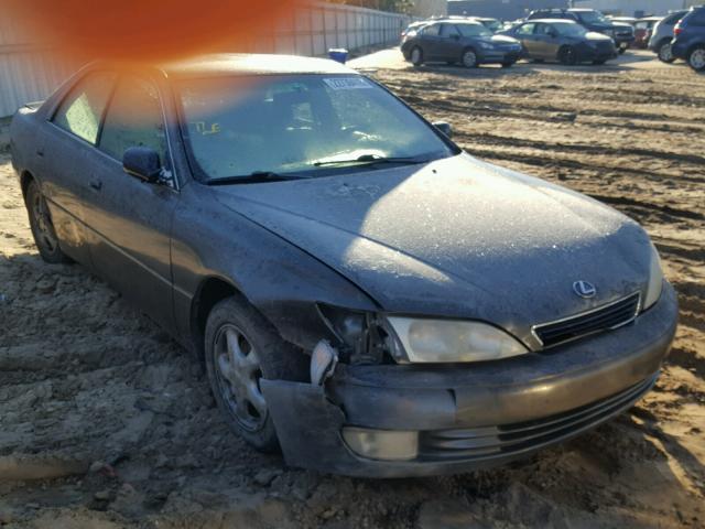 JT8BF22G1V0021457 - 1997 LEXUS ES 300 GREEN photo 1