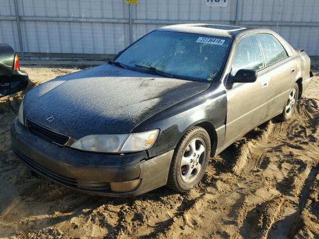 JT8BF22G1V0021457 - 1997 LEXUS ES 300 GREEN photo 2