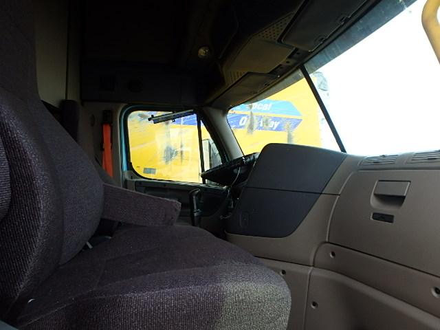 1FUJGLD55FLGL7119 - 2015 FREIGHTLINER CASCADIA 1 BLUE photo 5