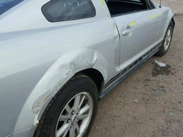 1ZVFT80NX55220538 - 2005 FORD MUSTANG SILVER photo 9