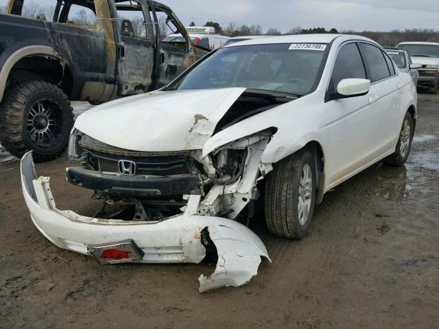 1HGCP2F45AA058360 - 2010 HONDA ACCORD LXP WHITE photo 2