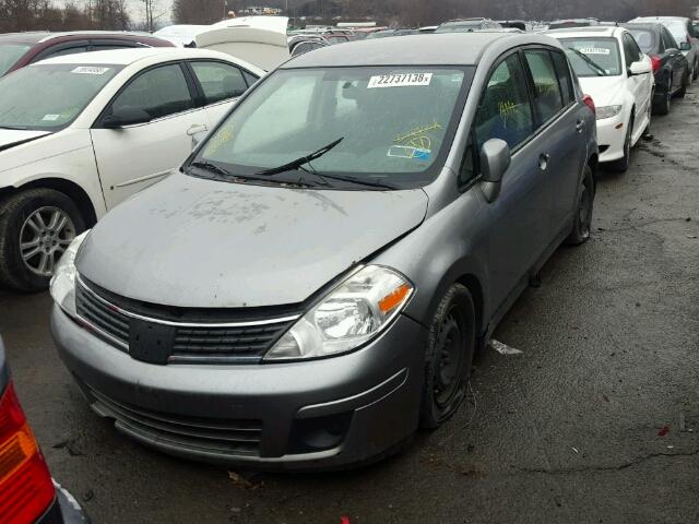 3N1BC13EX9L424558 - 2009 NISSAN VERSA S GRAY photo 2