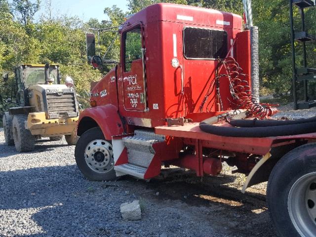 1XKDDB0X52J888535 - 2002 KENWORTH CONSTRUCTI RED photo 3