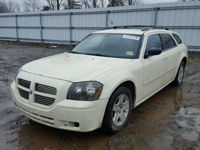 2D4FV48V05H158329 - 2005 DODGE MAGNUM SXT WHITE photo 2