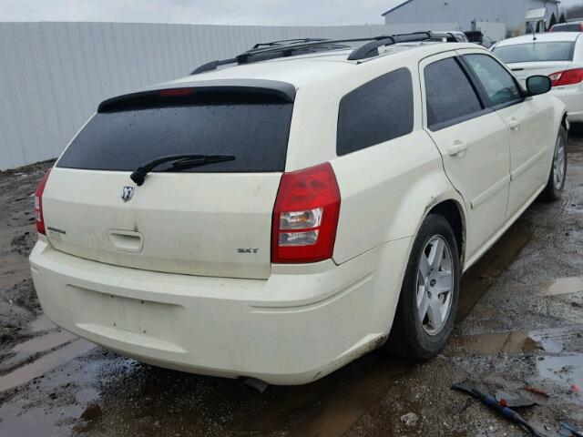 2D4FV48V05H158329 - 2005 DODGE MAGNUM SXT WHITE photo 4