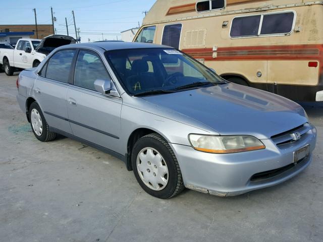 1HGCG5640XA078008 - 1999 HONDA ACCORD LX SILVER photo 1