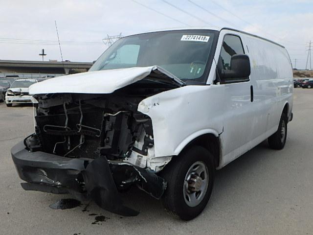 1GCWGFCA5D1111379 - 2013 CHEVROLET EXPRESS G2 WHITE photo 2