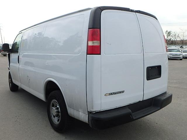 1GCWGFCA5D1111379 - 2013 CHEVROLET EXPRESS G2 WHITE photo 3