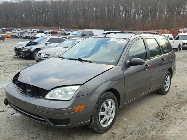 1FAFP36N45W186842 - 2005 FORD FOCUS ZXW GRAY photo 2