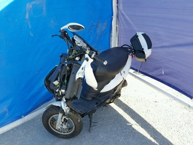 LL0TCAPH7GYC62916 - 2016 SCOO SCOOTER WHITE photo 2