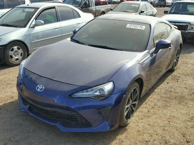 JF1ZNAA14H8704937 - 2017 TOYOTA 86 BASE BLUE photo 2