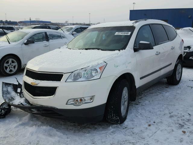 1GNKRFED0CJ181698 - 2012 CHEVROLET TRAVERSE L WHITE photo 2