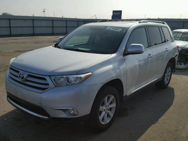 5TDBK3EH0CS131661 - 2012 TOYOTA HIGHLANDER SILVER photo 2