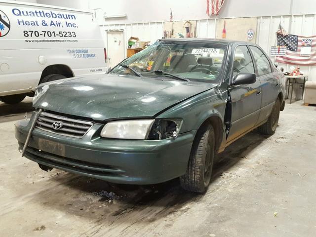 4T1BG22K9YU704910 - 2000 TOYOTA CAMRY CE GREEN photo 2