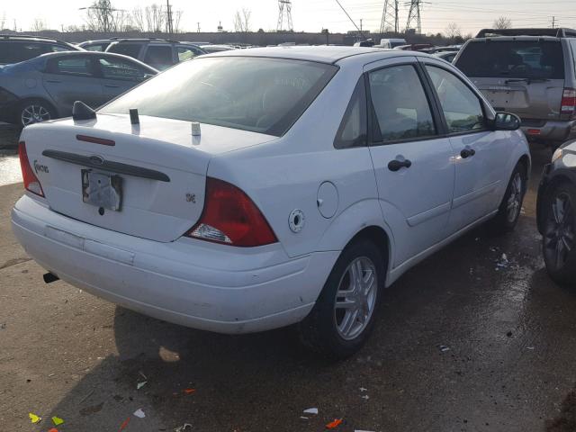 1FAFP34P21W266817 - 2001 FORD FOCUS SE WHITE photo 4