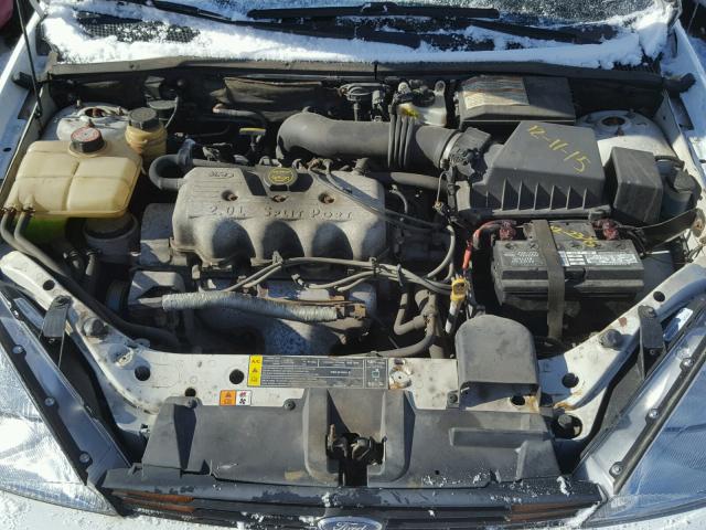 1FAFP34P21W266817 - 2001 FORD FOCUS SE WHITE photo 7