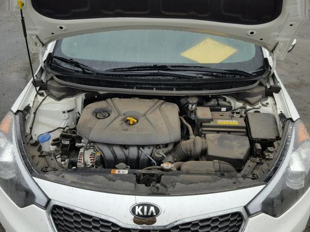 KNAFX4A65F5396094 - 2015 KIA FORTE LX WHITE photo 7