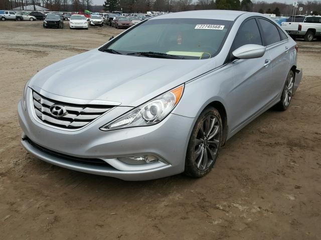 5NPEC4AC9CH493309 - 2012 HYUNDAI SONATA SE SILVER photo 2