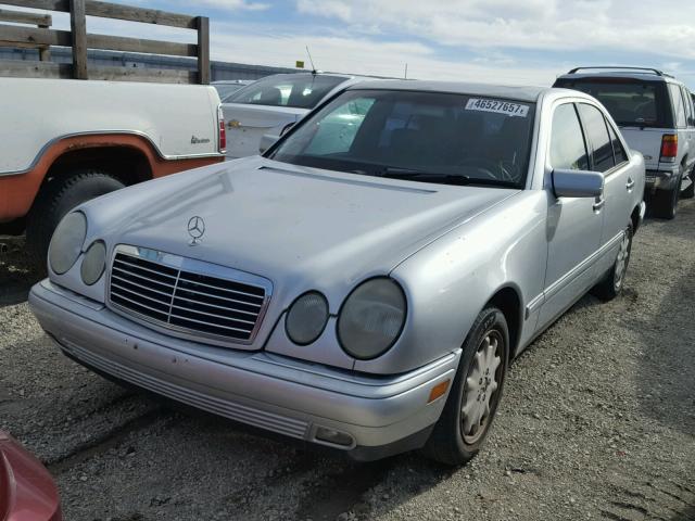 WDBJF65H2XA729253 - 1999 MERCEDES-BENZ E 320 SILVER photo 2