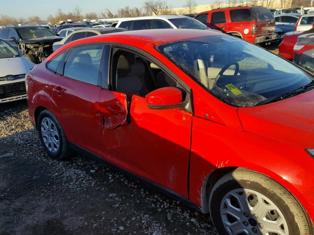 1FAHP3F24CL466953 - 2012 FORD FOCUS SE RED photo 9