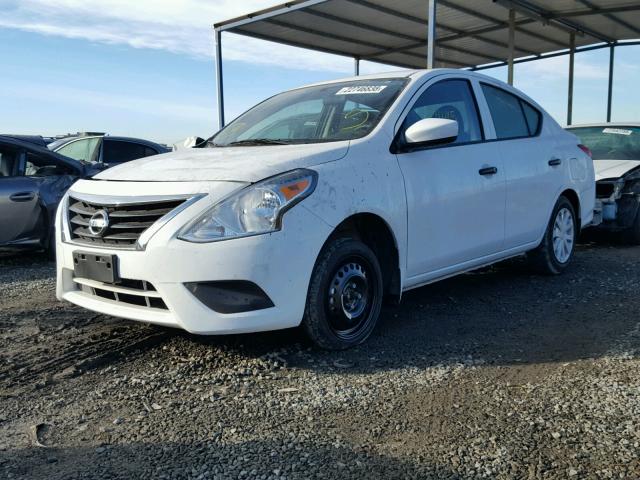 3N1CN7AP4HL808405 - 2017 NISSAN VERSA S WHITE photo 2