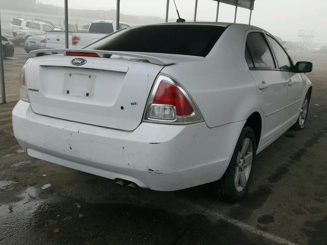 3FAHP07Z27R235096 - 2007 FORD FUSION SE WHITE photo 4