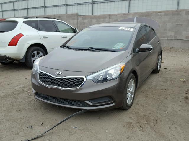 KNAFX4A68F5281327 - 2015 KIA FORTE LX BROWN photo 2