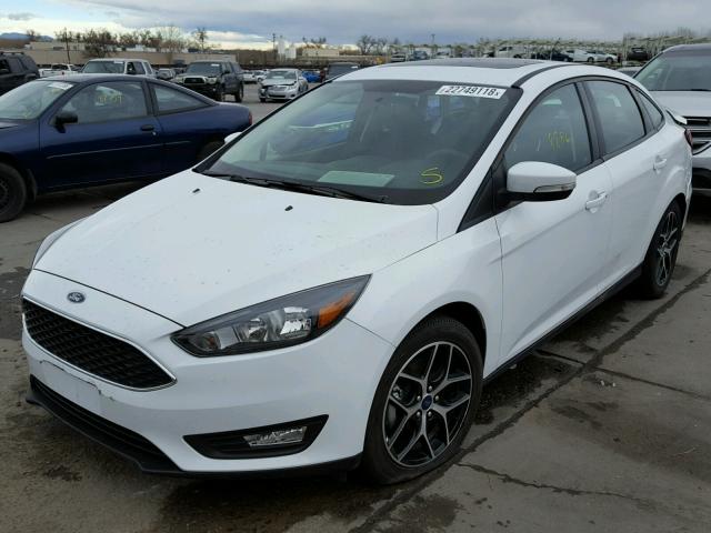 1FADP3H21HL281598 - 2017 FORD FOCUS SEL WHITE photo 2