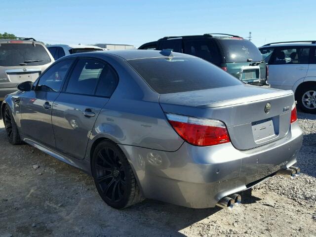 WBSNB93508CX09378 - 2008 BMW M5 GRAY photo 3