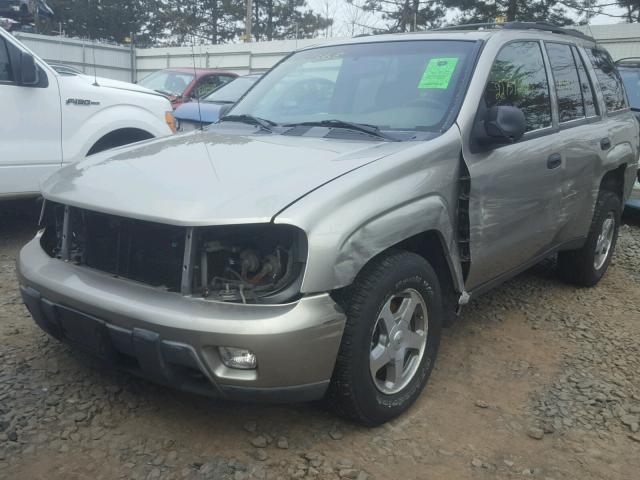 1GNDT13S522474858 - 2002 CHEVROLET TRAILBLAZE TAN photo 2