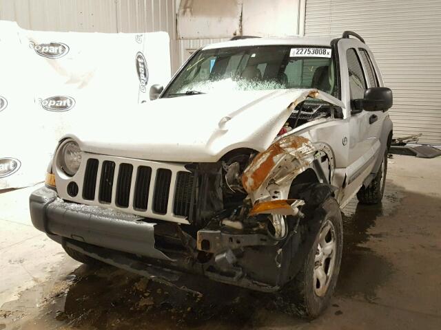 1J4GL48K46W105269 - 2006 JEEP LIBERTY SP SILVER photo 2